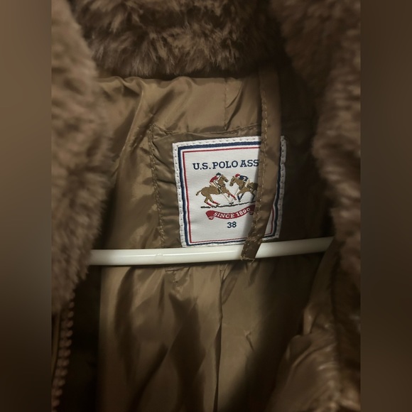 I’m selling that US Polo Women Jacket. Brown, EU 38 size, never used. - Picture 3 of 4